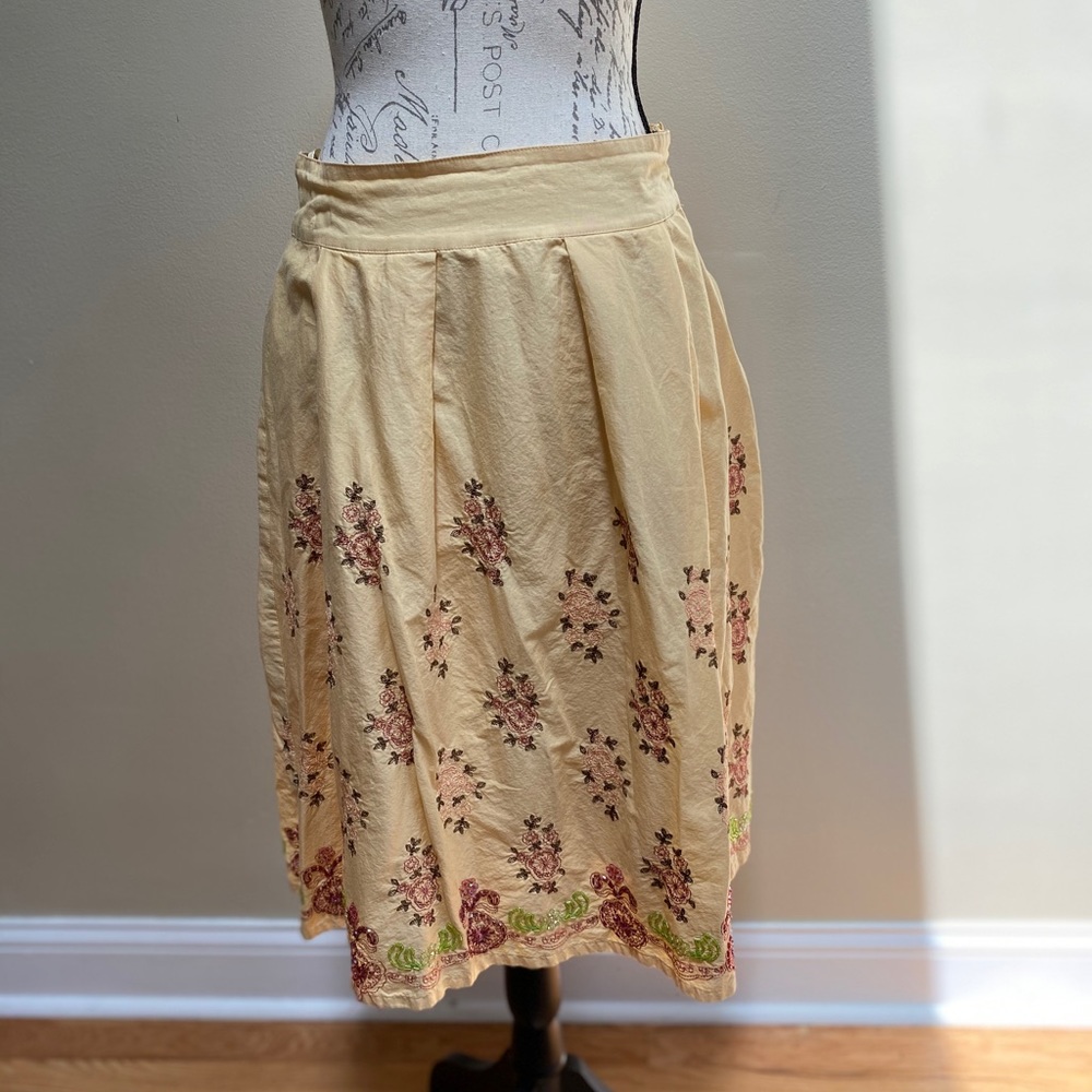 Lapis yellow skirt with sequins at the hem